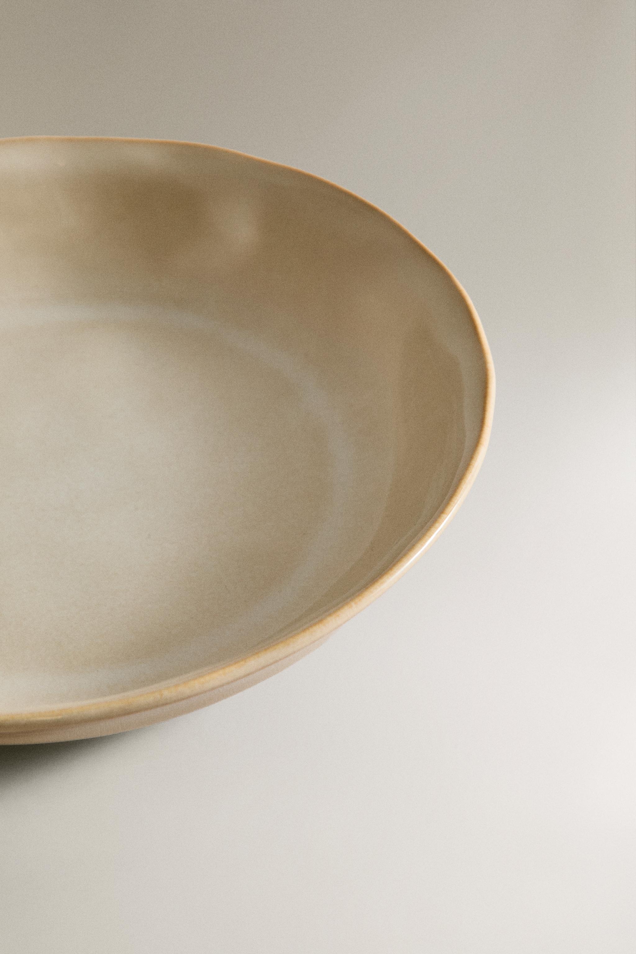 STONEWARE SOUP PLATE WITH IRREGULAR EDGE